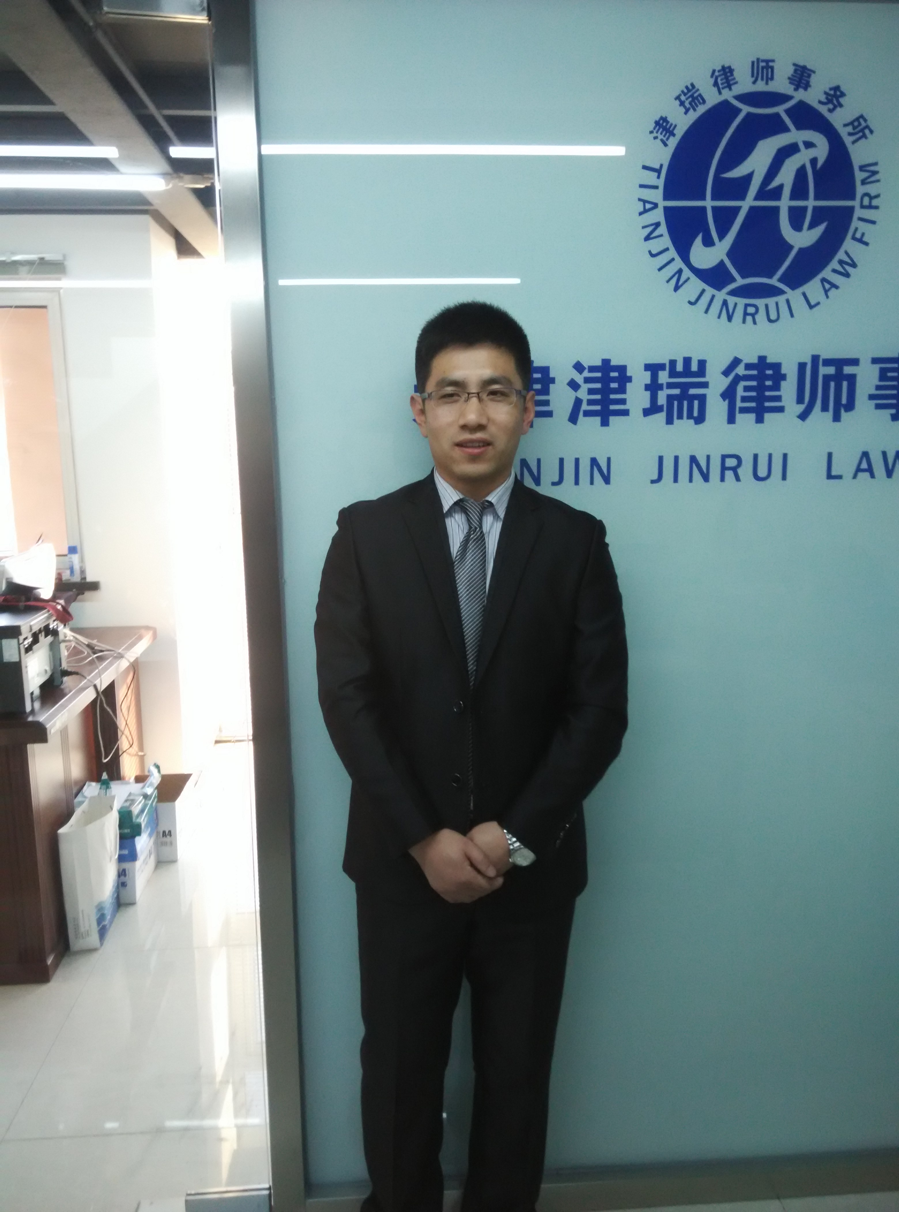 馮均開律師 光影間的專業風范與責任擔當